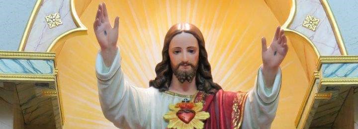 Statue of the Sacred Heart of Jesus with open arms