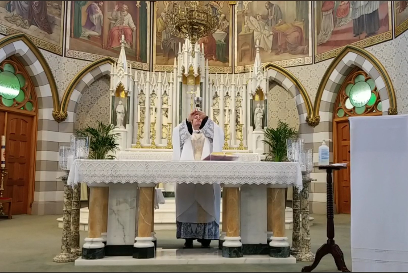 Fr. Willyans raising the chalice at mass